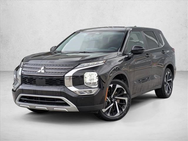 Used 2024 Mitsubishi Outlander SE image 1