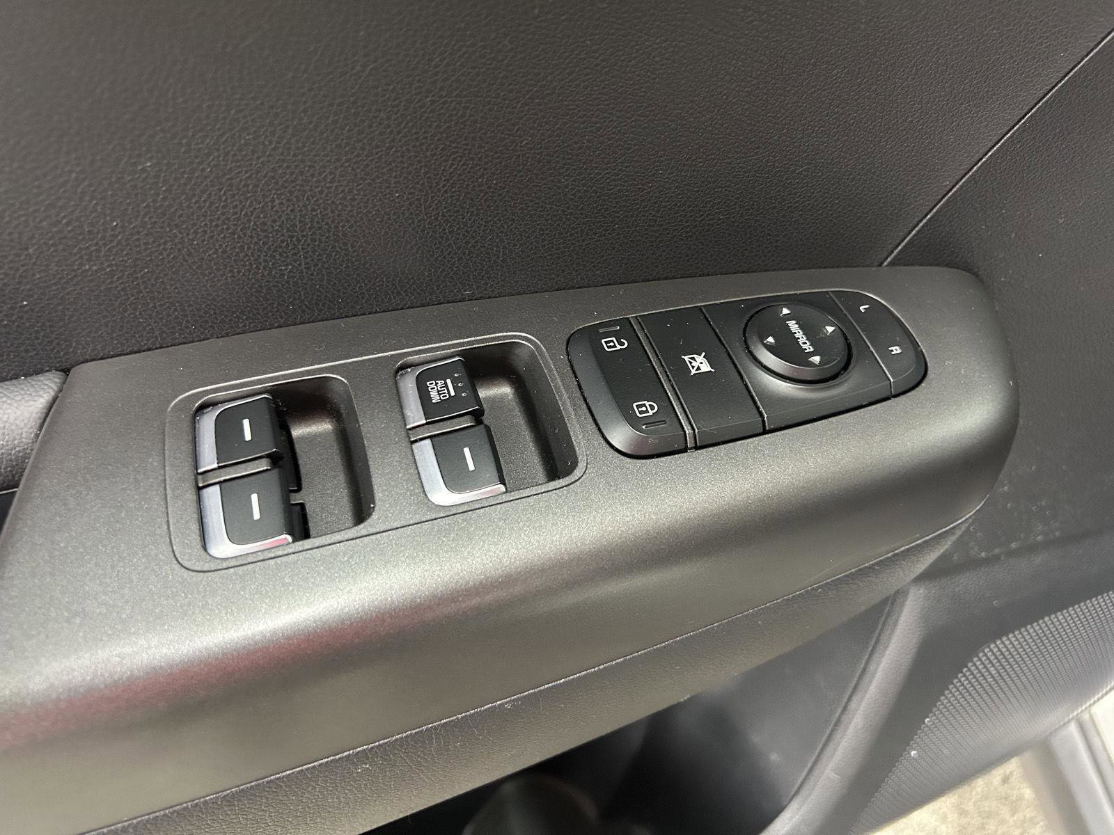 Used 2020 Kia Sportage LX image 13