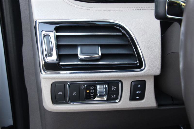 Used 2022 Lincoln Navigator L Reserve AWD/4WD image 32