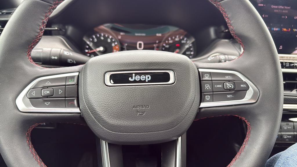 Used 2025 Jeep Compass Trailhawk AWD/4WD image 11
