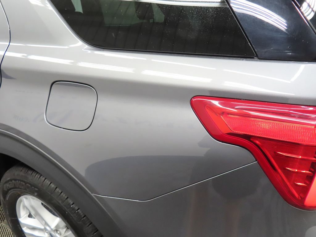 Used 2023 Ford Explorer XLT AWD/4WD image 32