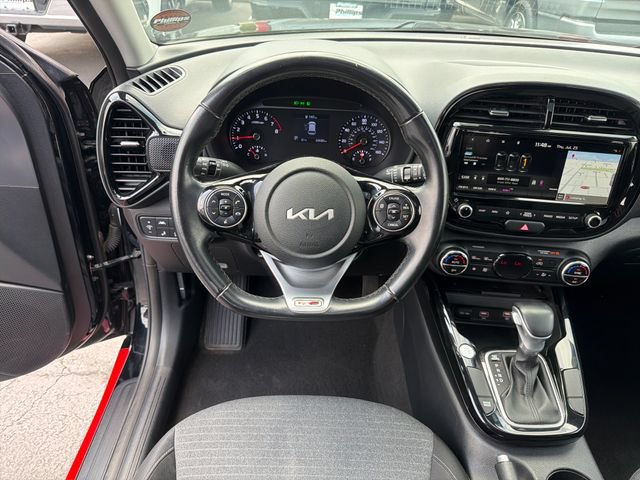 Used 2022 Kia Soul GT-Line FWD image 14