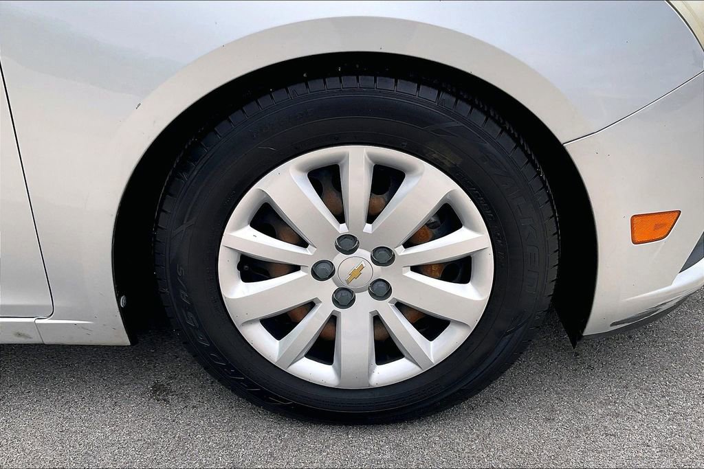 Used 2011 Chevrolet Cruze LS FWD image 11