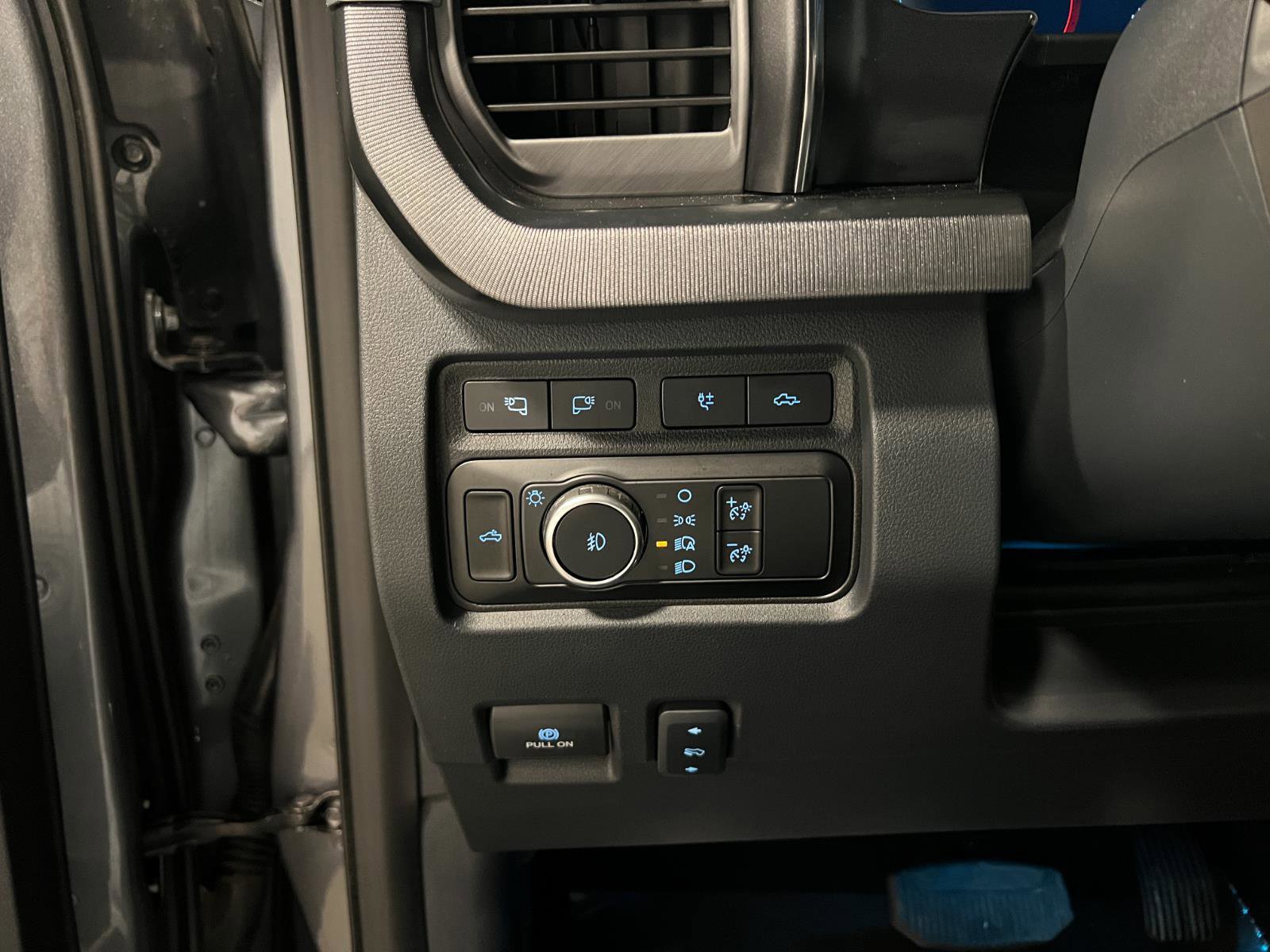 Used 2024 Ford F250 Platinum image 15