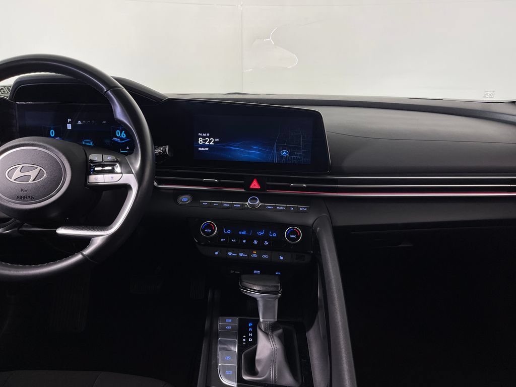 Certified 2025 Hyundai Elantra SEL FWD image 16
