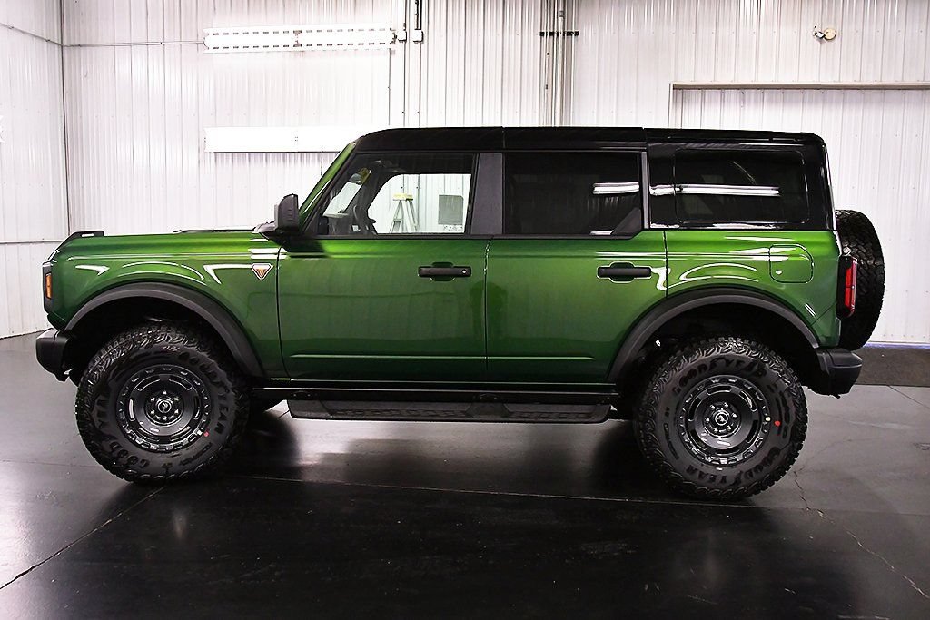 New 2025 Ford Bronco Badlands w/ Sasquatch Package AWD/4WD image 4