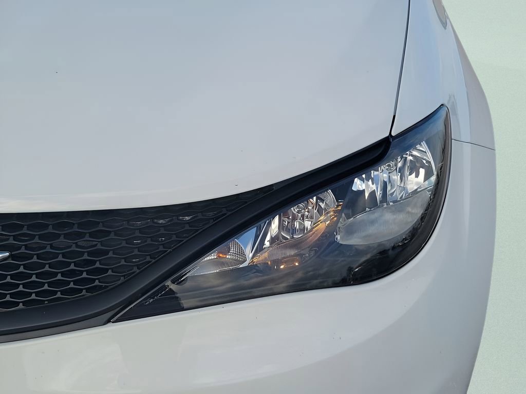 New 2026 Chrysler Voyager LX image 16