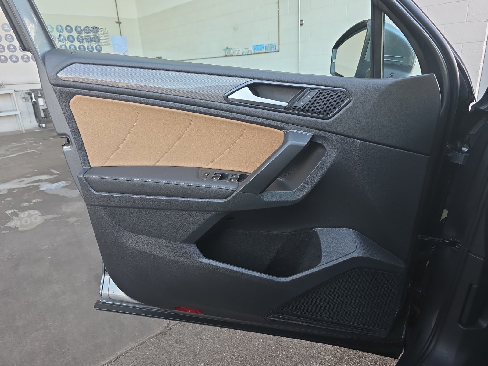 Used 2022 Volkswagen Tiguan SE image 13