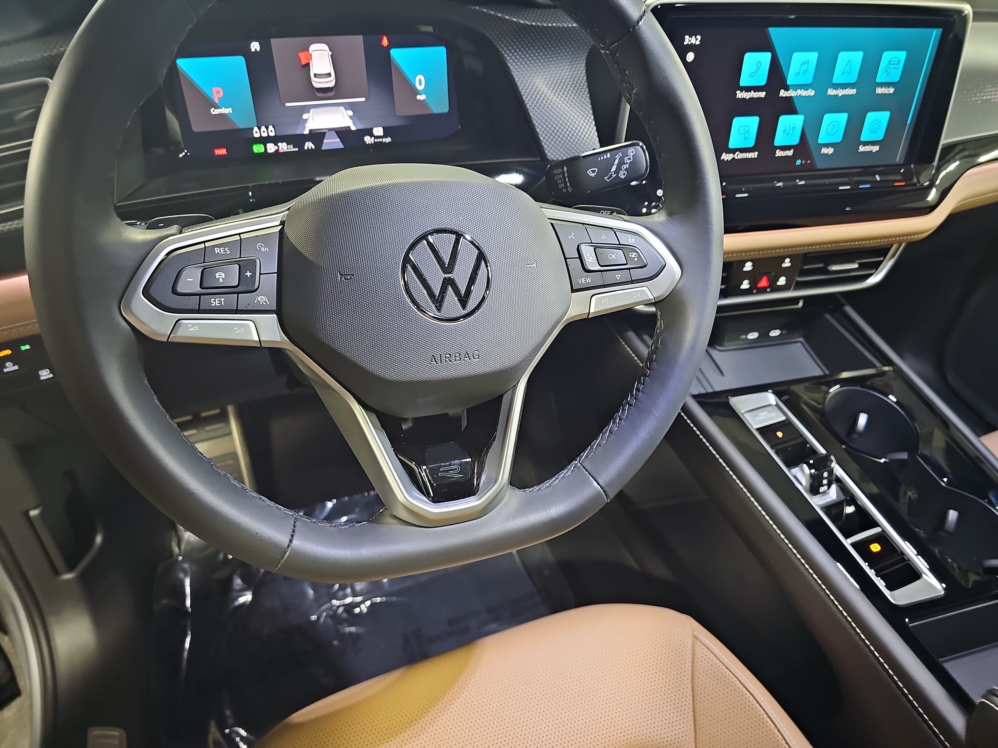 Used 2026 Volkswagen Atlas Cross Sport SEL R-Line AWD/4WD image 17