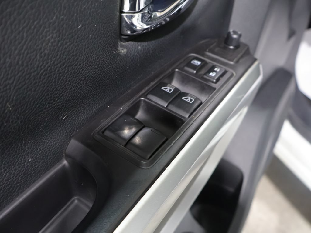 Used 2020 Nissan Titan SV w/ SV Convenience Package AWD/4WD image 13
