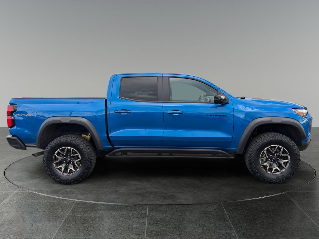 Used 2024 Chevrolet Colorado ZR2 w/ Technology Package AWD/4WD image 10