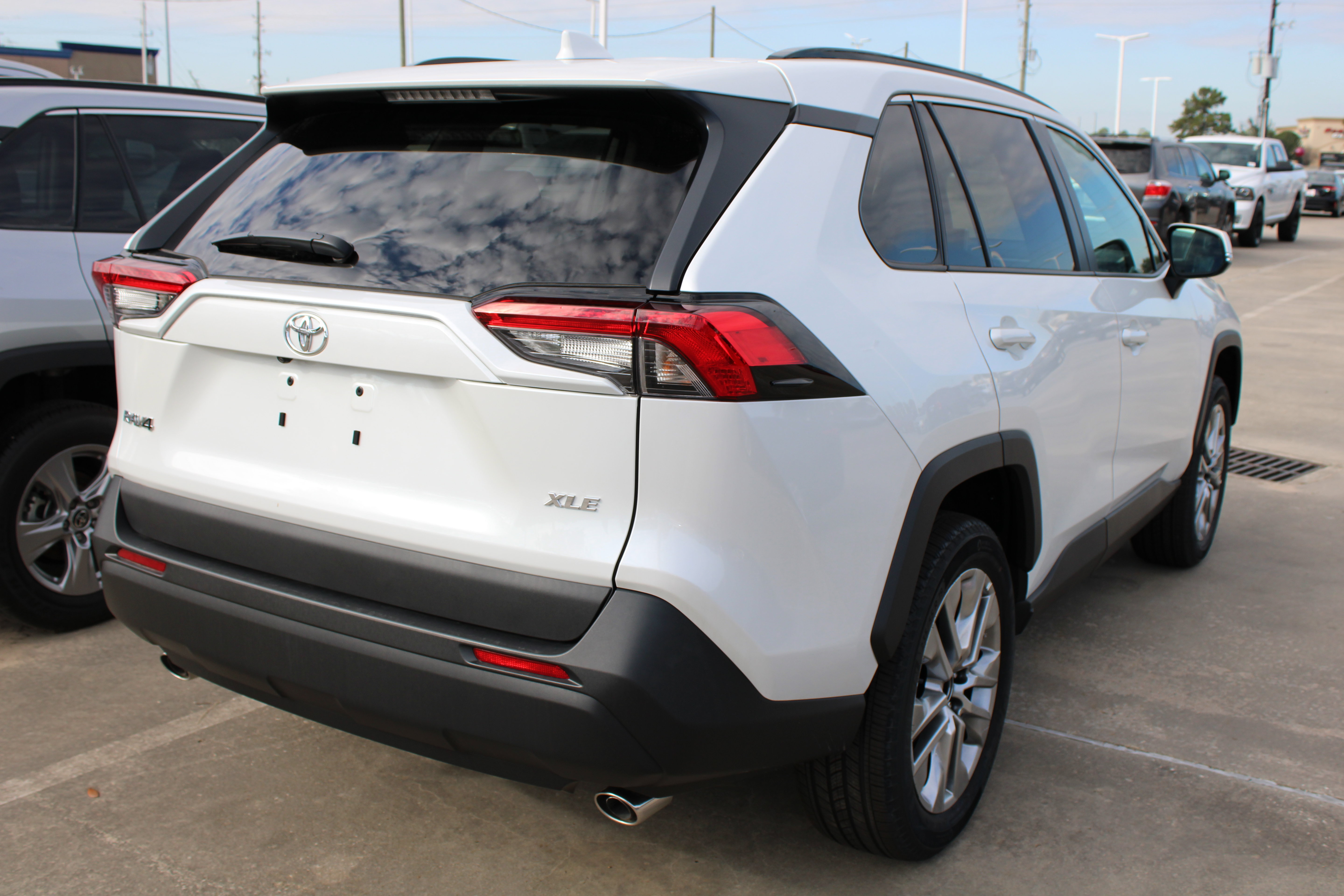 Used 2025 Toyota RAV4 XLE Premium FWD image 9