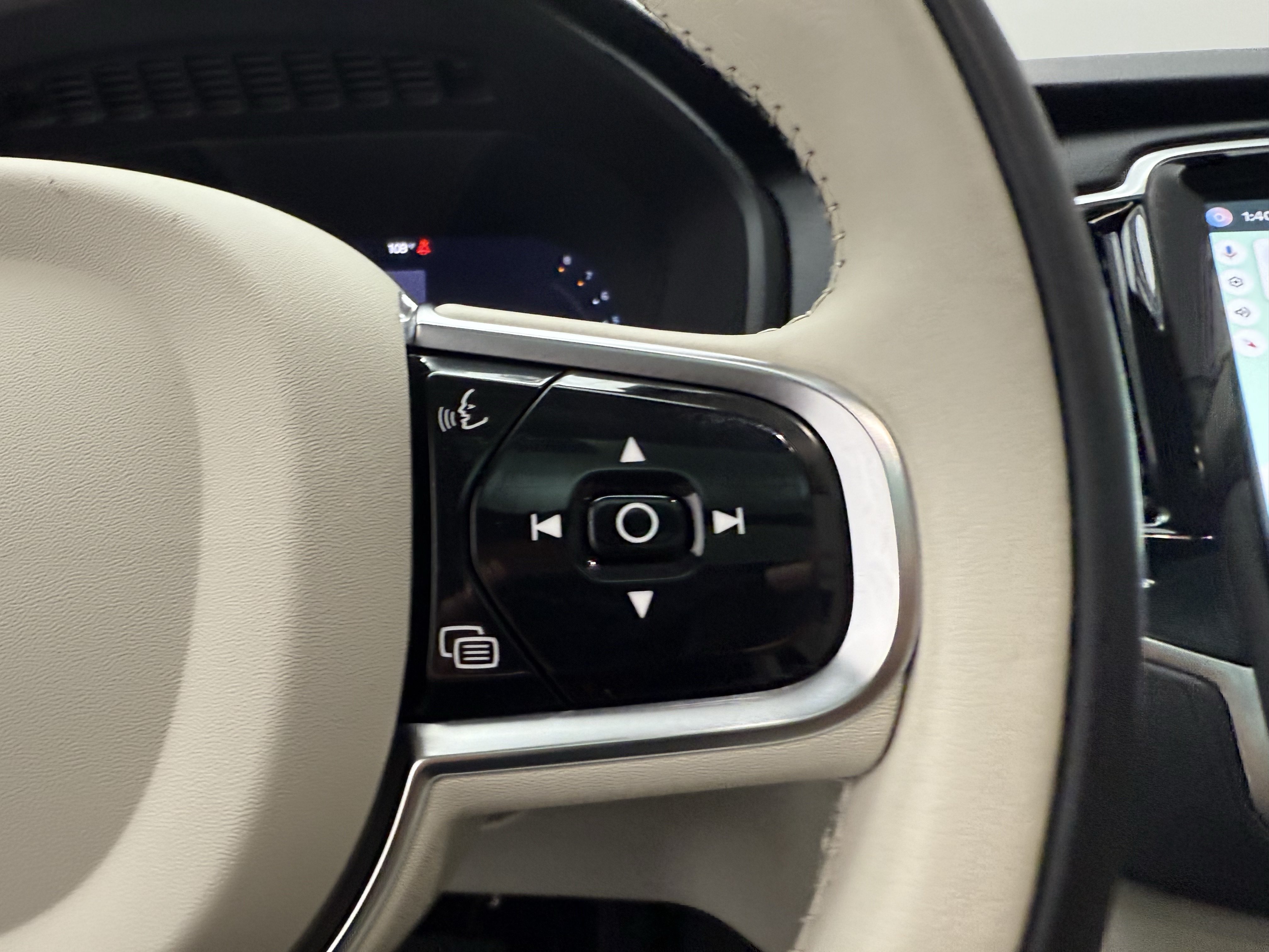 Certified 2024 Volvo XC90 B5 Plus AWD/4WD image 17