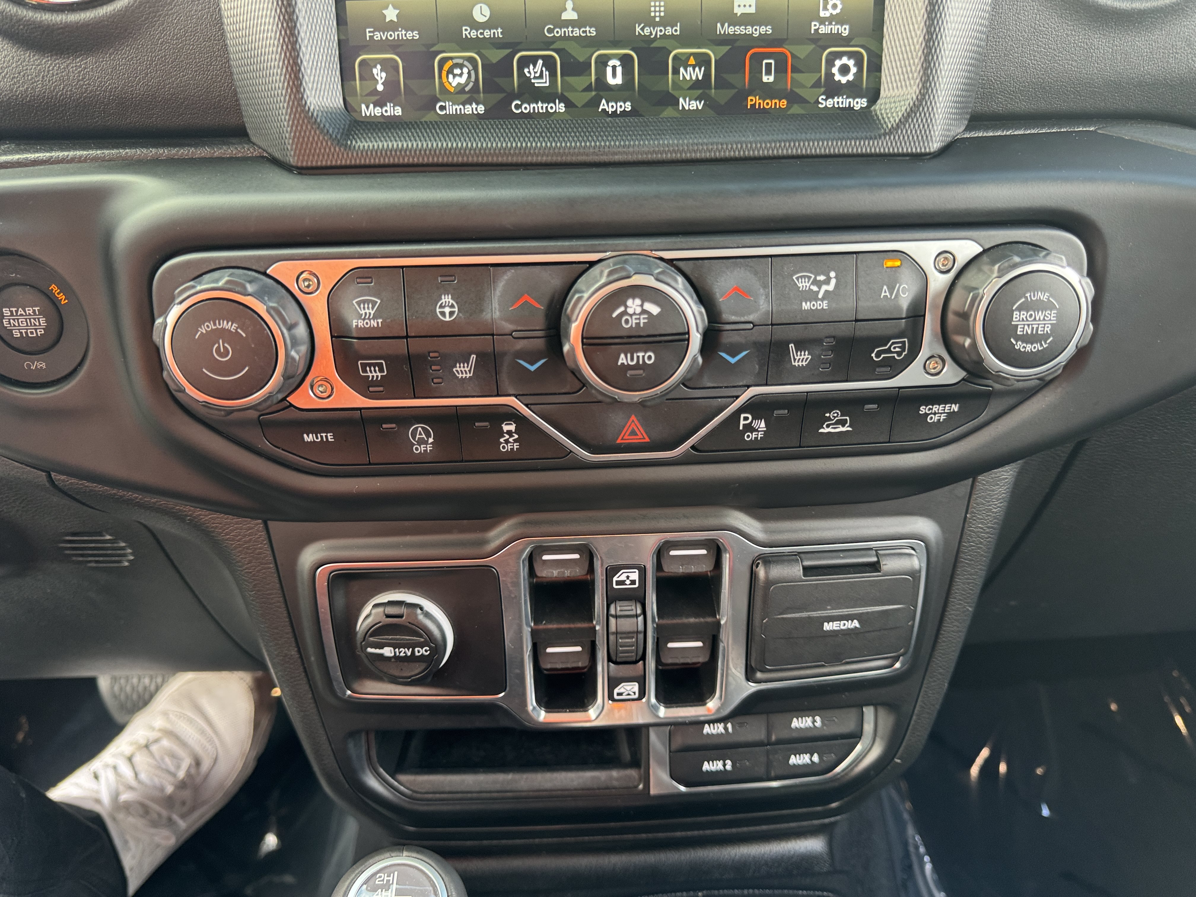 Used 2023 Jeep Wrangler Unlimited Sahara AWD/4WD image 26