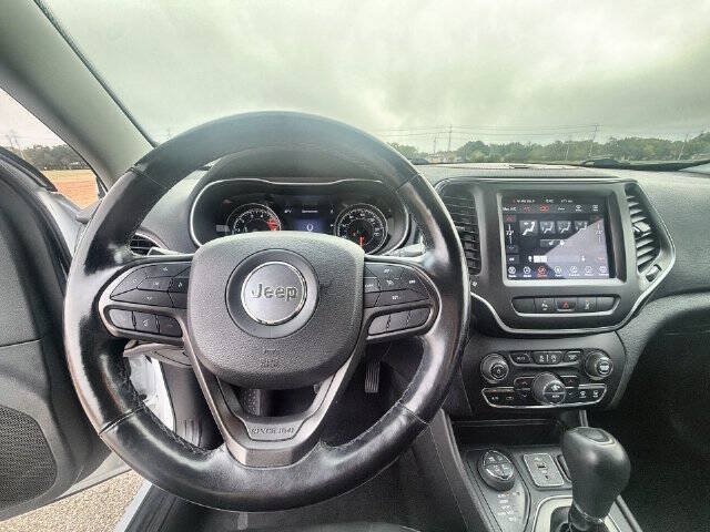 Used 2021 Jeep Cherokee Trailhawk AWD/4WD image 11