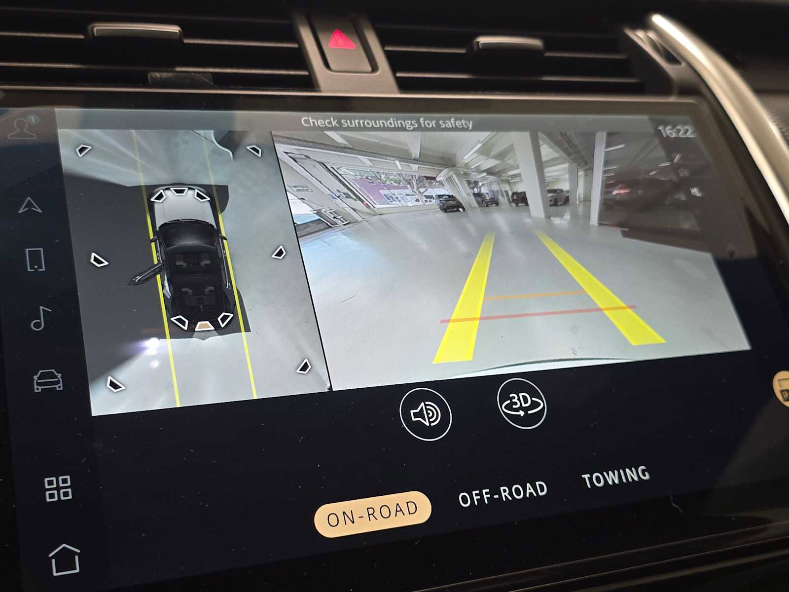 New 2025 Land Rover Discovery Dynamic SE image 30