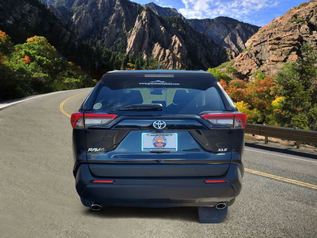 Used 2025 Toyota RAV4 XLE image 4
