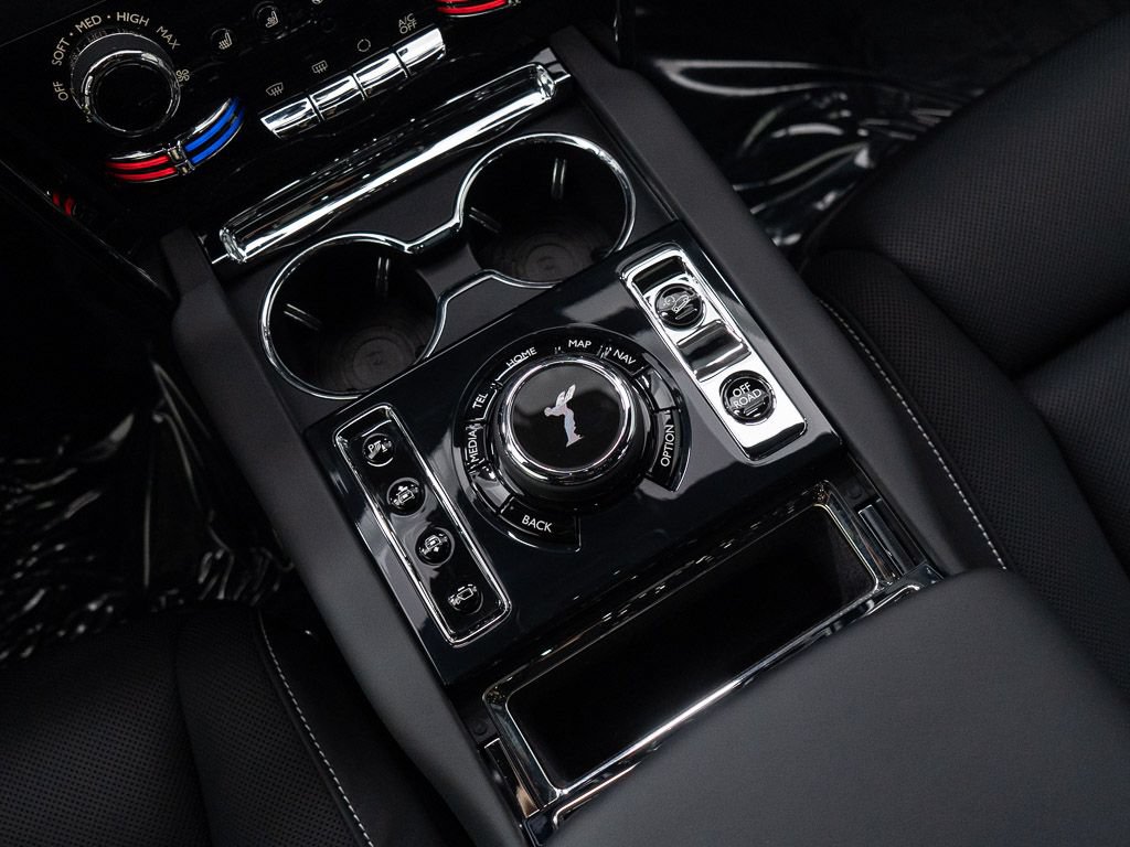 Certified 2026 Rolls-Royce Cullinan Black Badge AWD/4WD image 39
