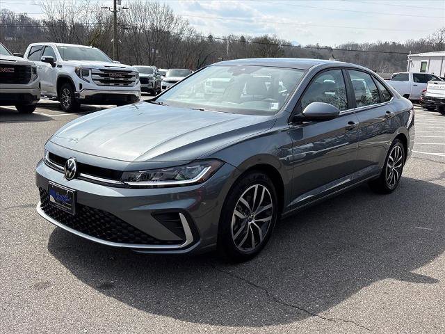 Used 2025 Volkswagen Jetta SE FWD image 4