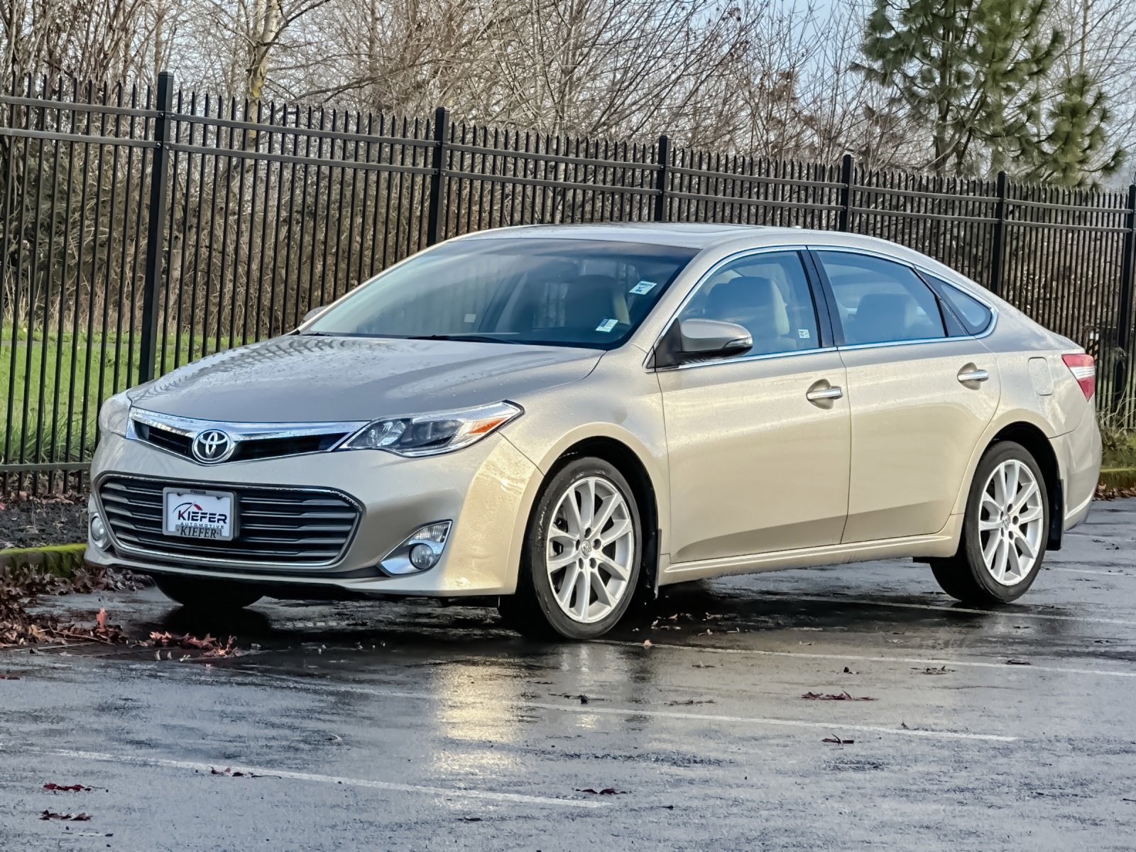 Used 2014 Toyota Avalon Limited image 8