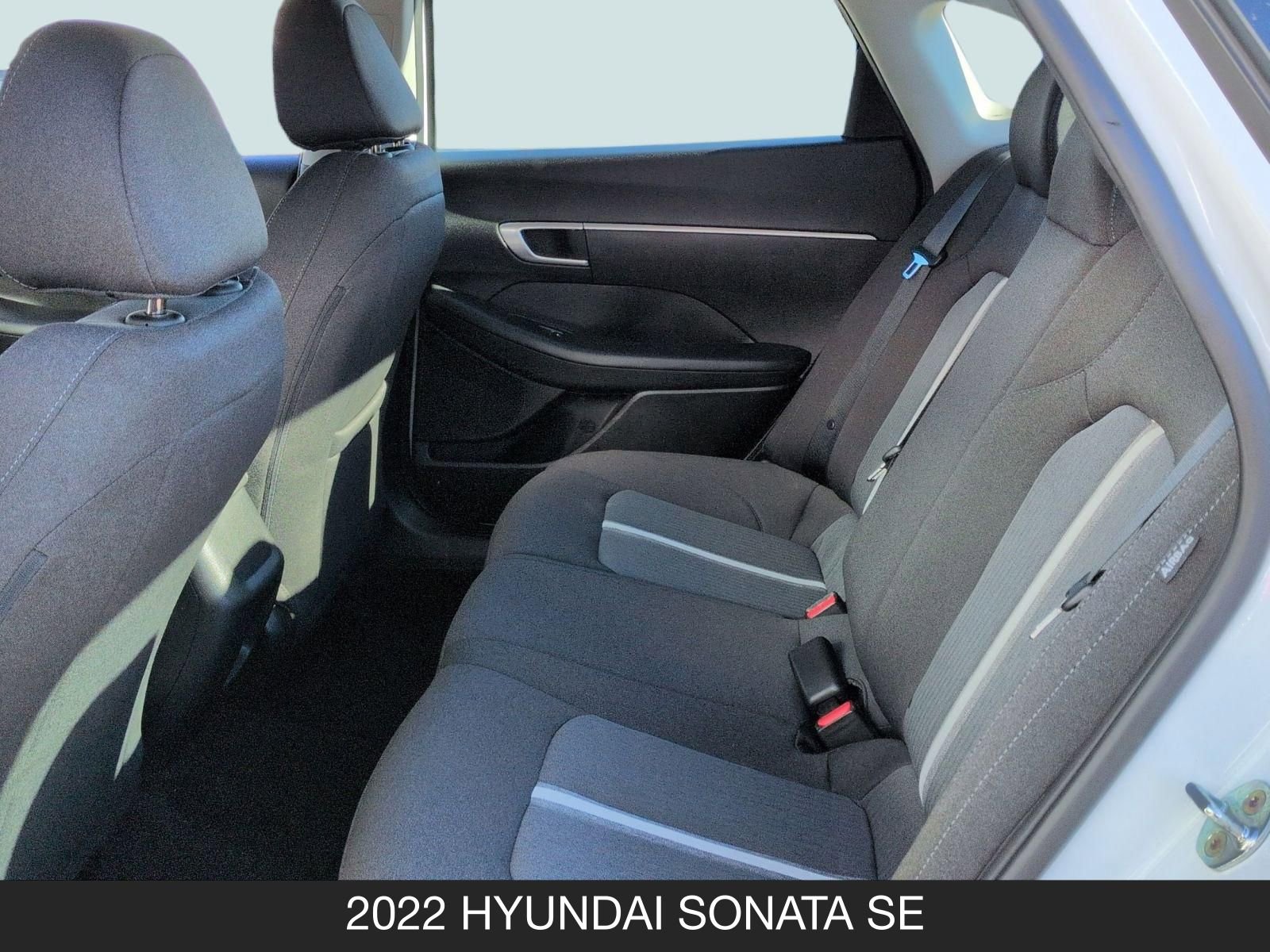 Used 2022 Hyundai Sonata SE w/ Preferred Accessory Package image 16