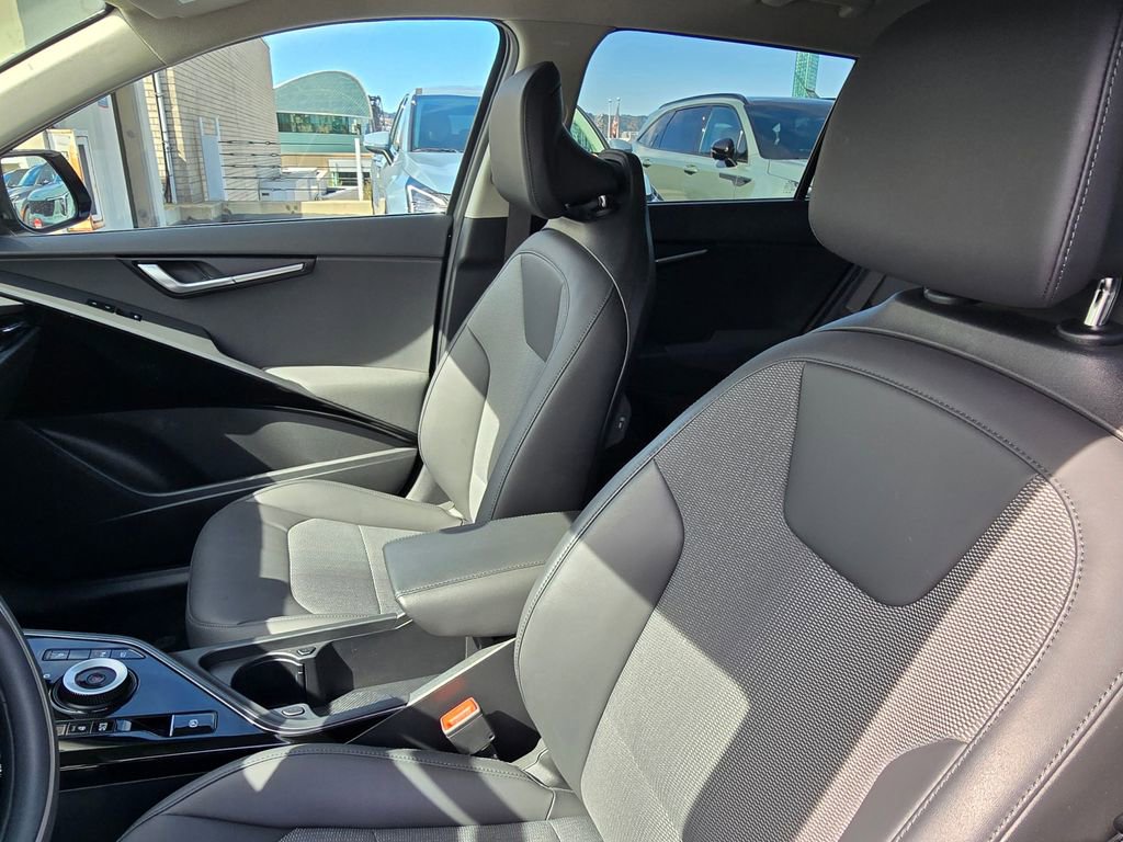 Used 2023 Kia Niro Wind w/ Wind Preserve Package FWD image 23