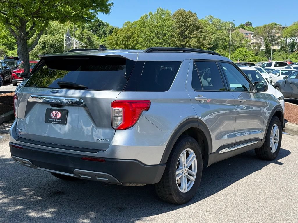 Certified 2022 Ford Explorer XLT w/ Equipment Group 202A AWD/4WD image 6