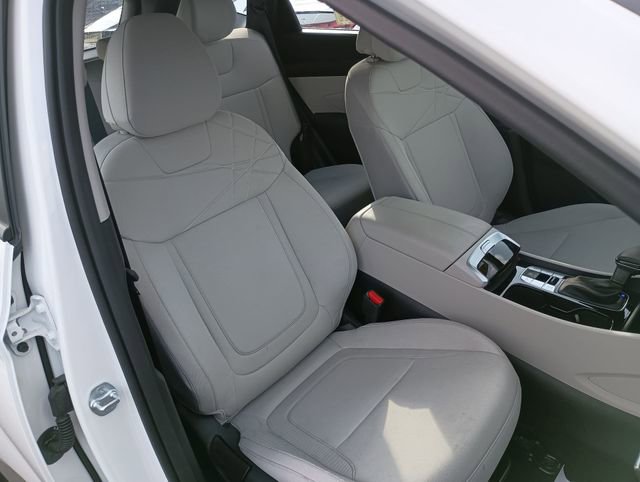 Used 2025 Hyundai Tucson SE image 30