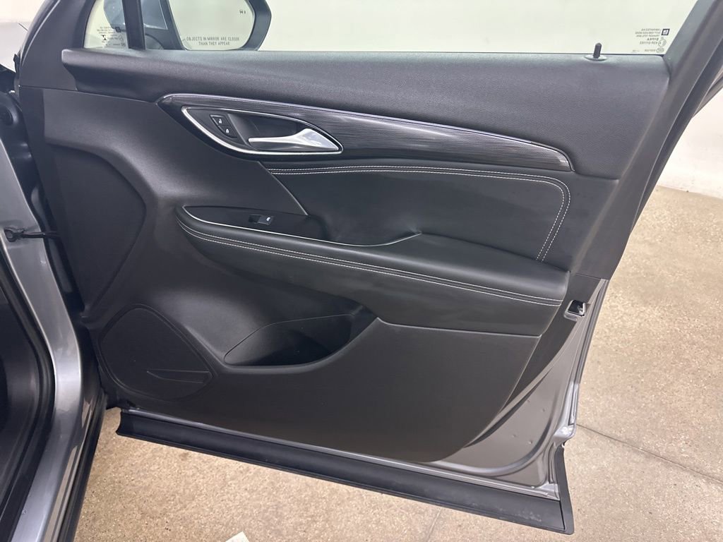 Used 2022 Buick Envision Essence w/ Safety Package image 21