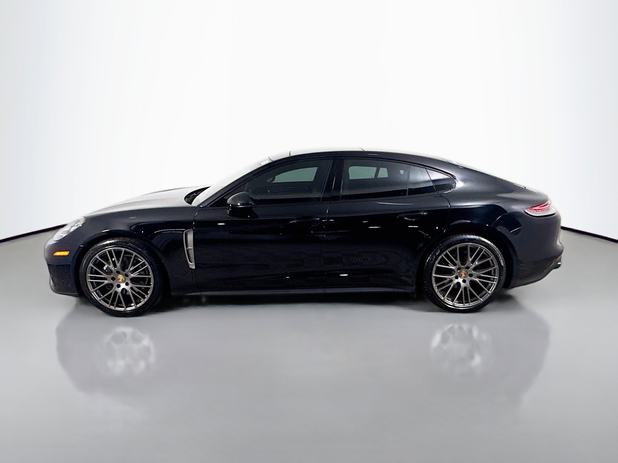 Used 2023 Porsche Panamera Platinum Edition w/ Assistance Package image 6