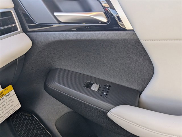 New 2025 Mitsubishi Outlander SE image 16