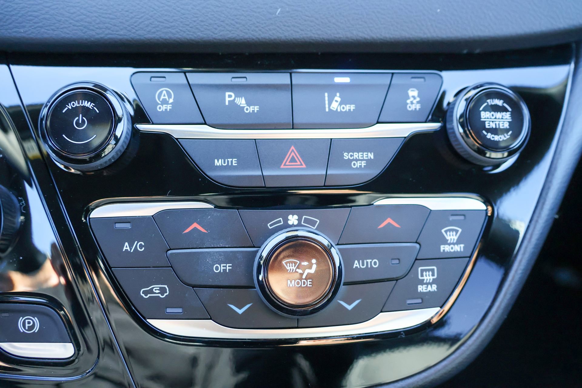 New 2026 Chrysler Voyager LX FWD image 21