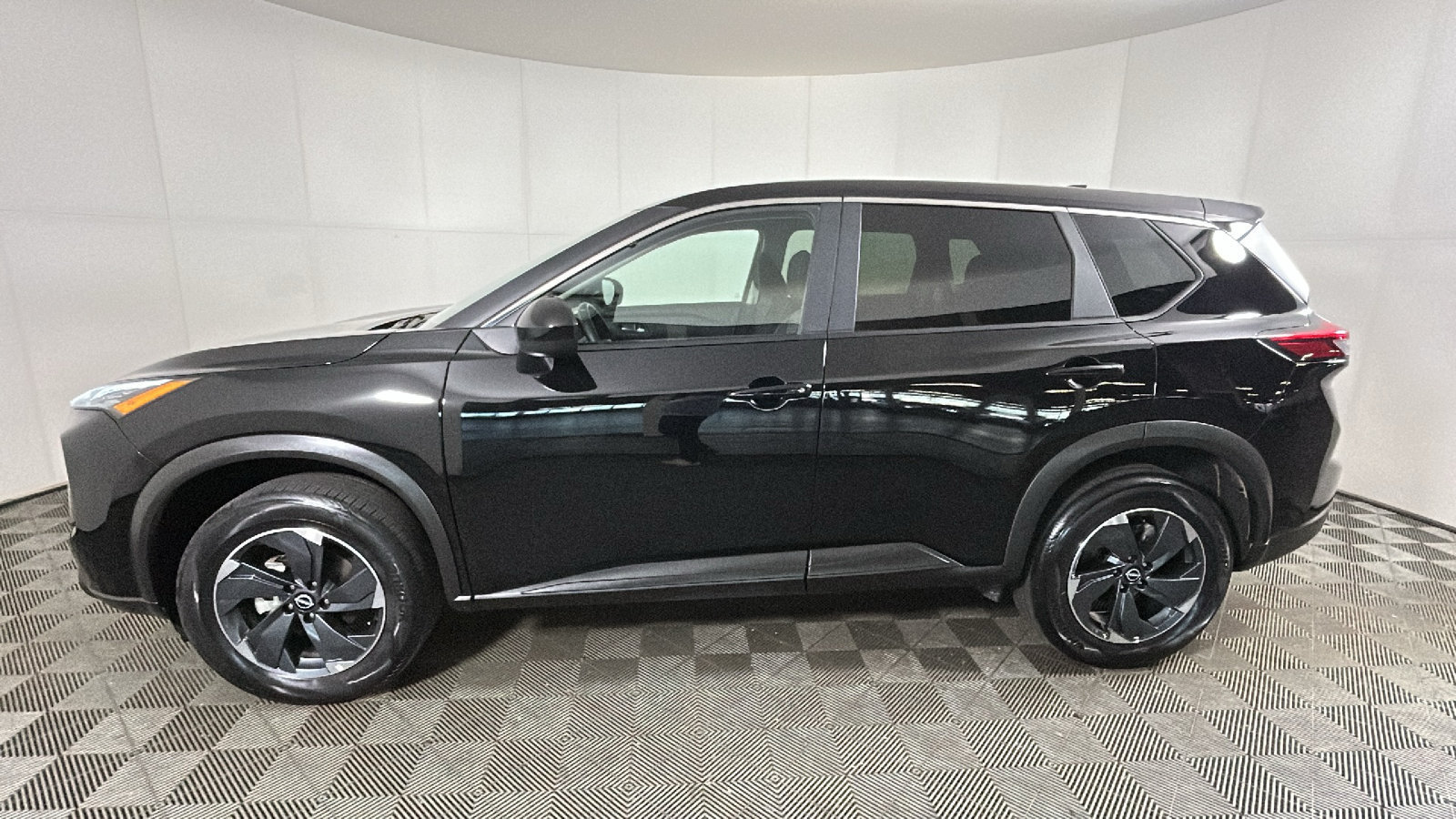 Used 2026 Nissan Rogue SV AWD/4WD image 6