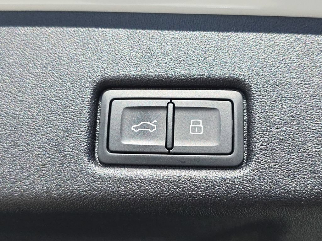 Certified 2025 Audi Q5 Premium w/ Convenience Package AWD/4WD image 16