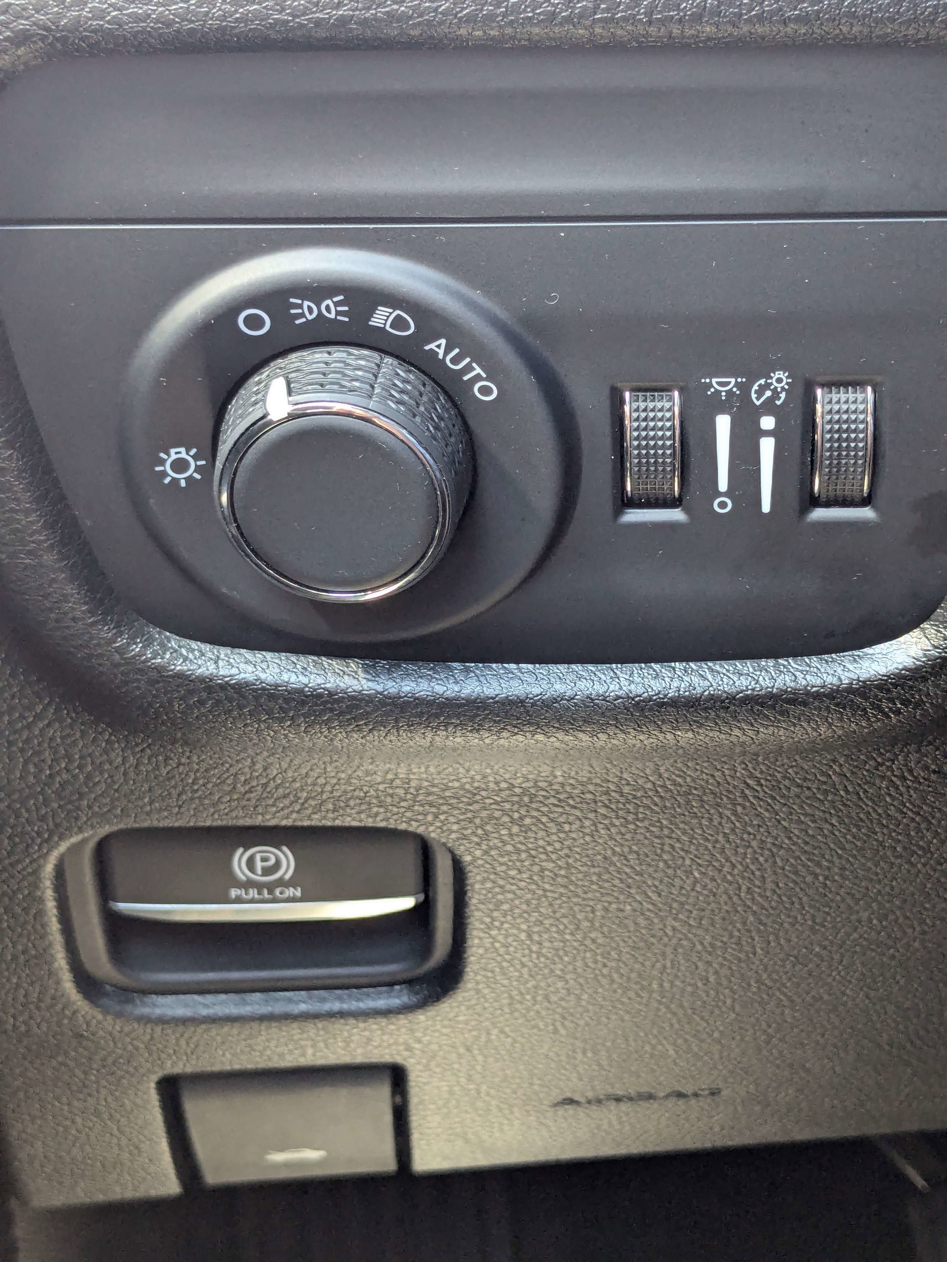 Used 2025 Jeep Grand Cherokee Altitude AWD/4WD image 32