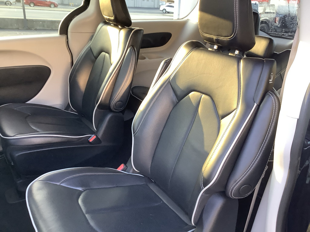Used 2023 Chrysler Pacifica Limited FWD image 11
