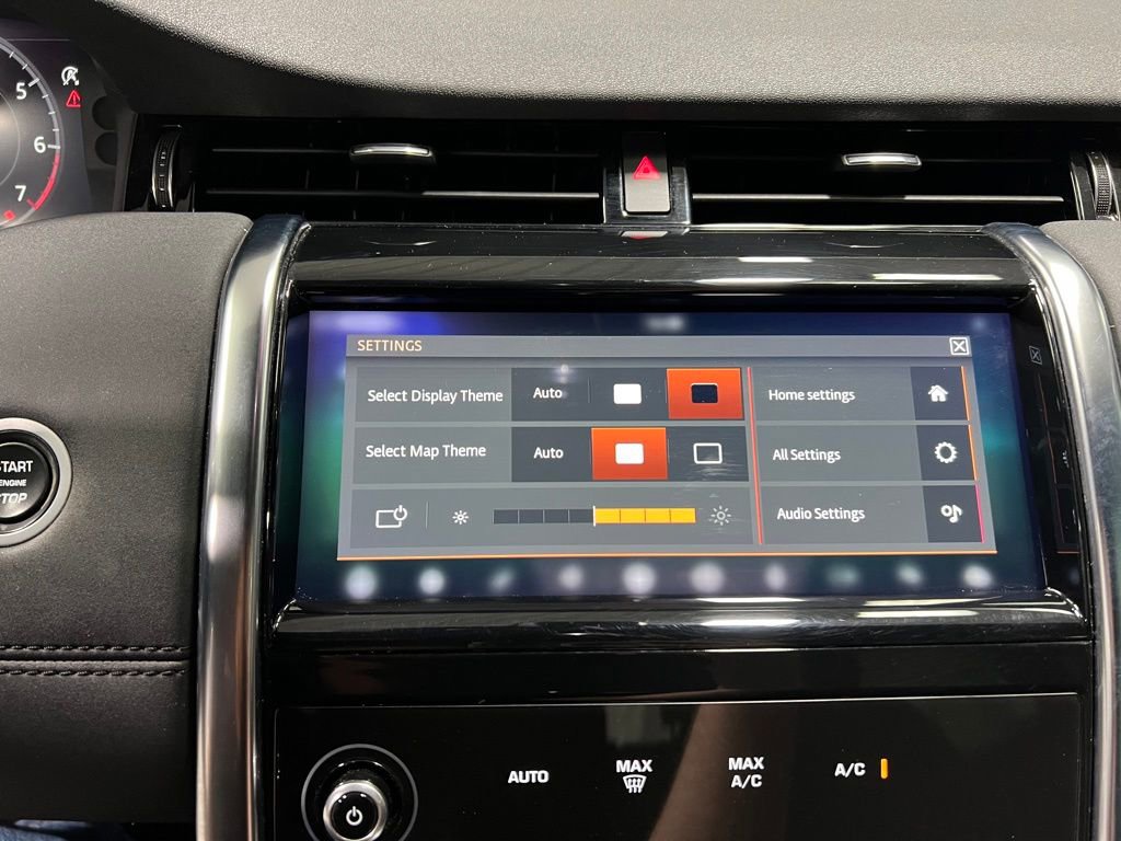 Used 2020 Land Rover Discovery Sport SE image 26