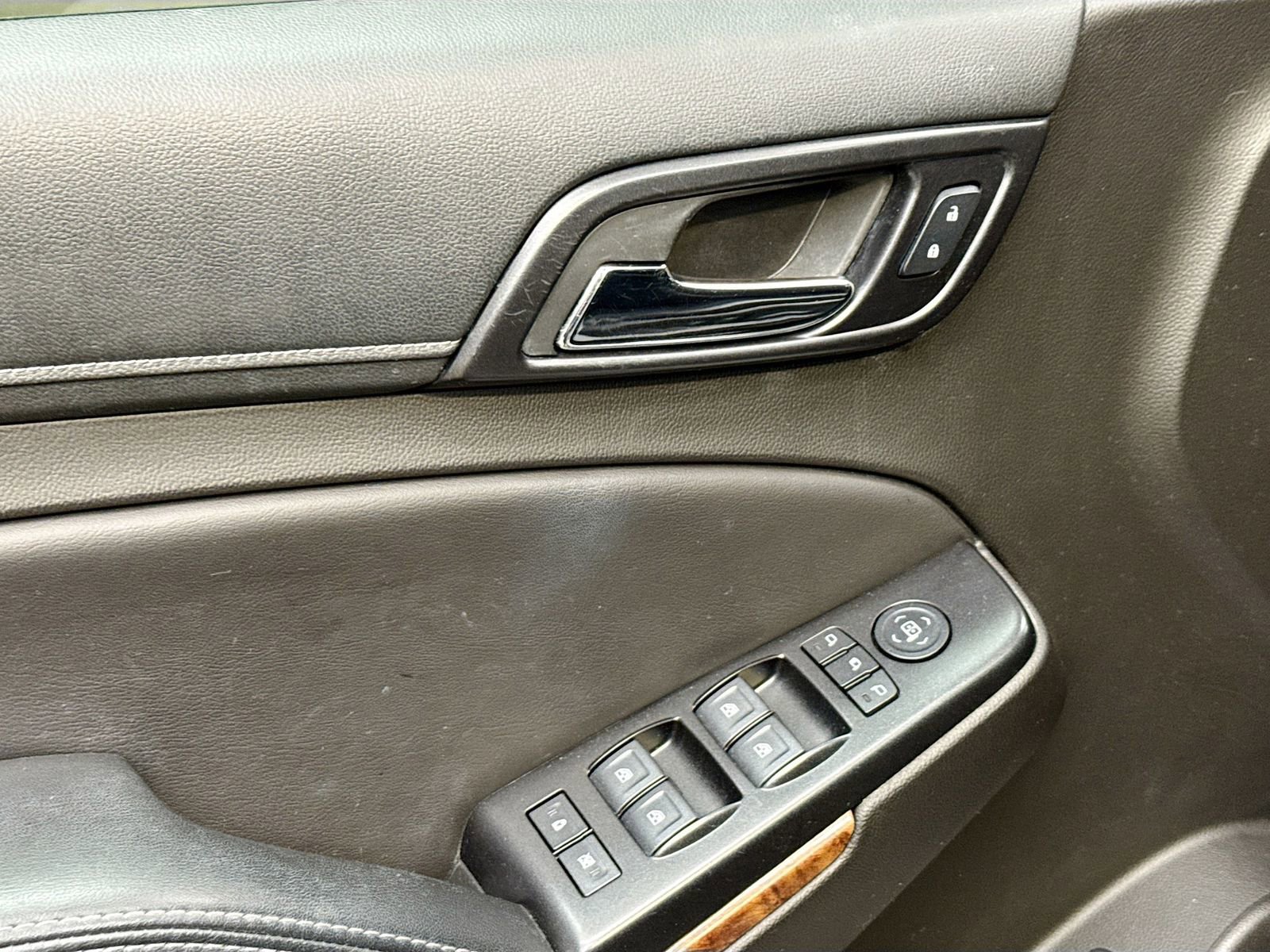 Used 2017 Chevrolet Suburban Premier image 21