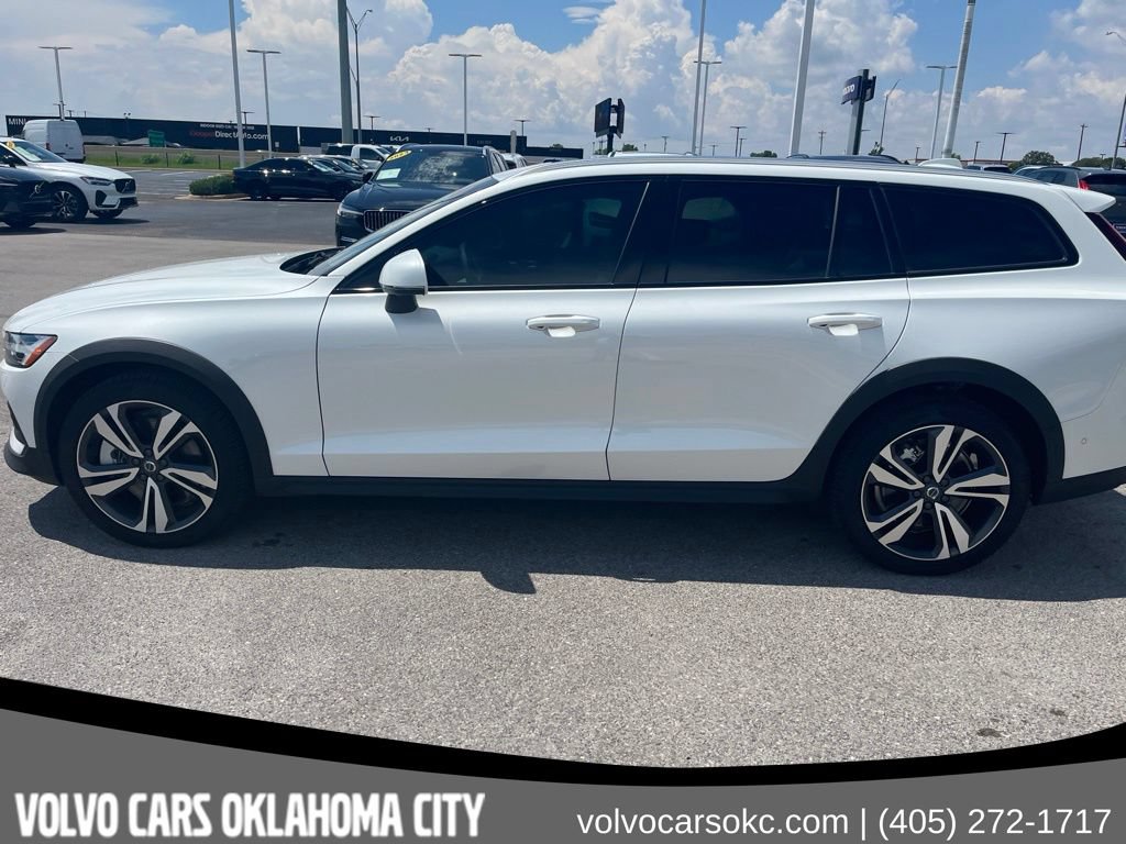Certified 2026 Volvo V60 B5 Cross Country Plus w/ Climate Package AWD/4WD image 9