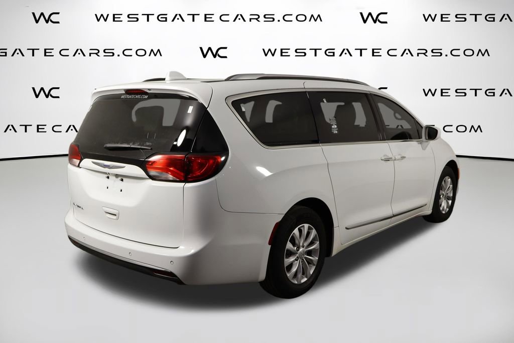 Used 2018 Chrysler Pacifica Touring-L Plus w/ Tire & Wheel Group image 51