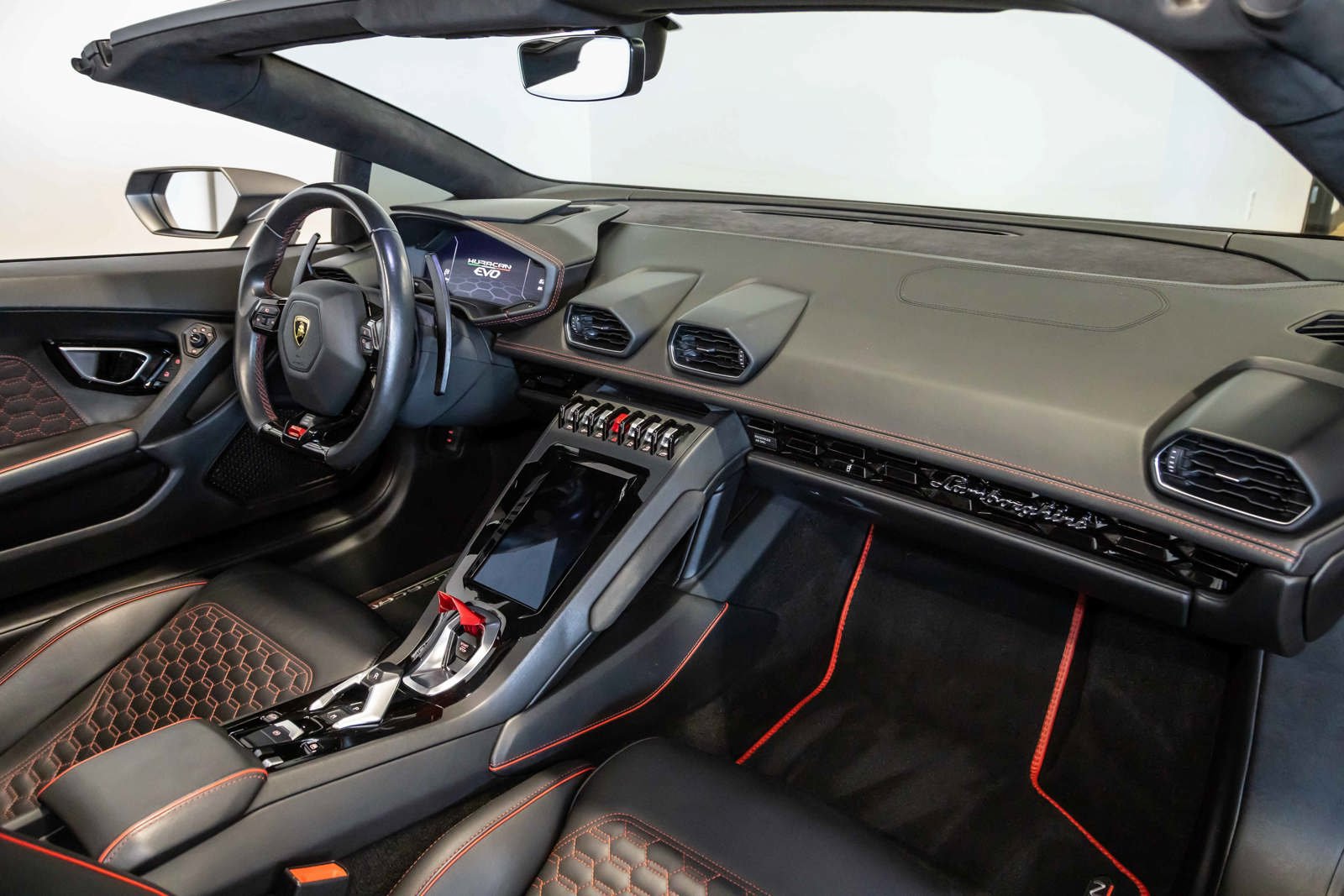 Used 2021 Lamborghini Huracan EVO RWD image 39