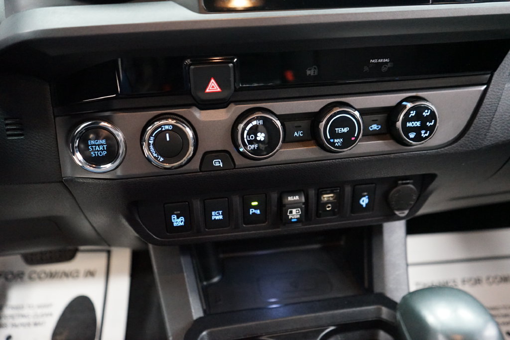 Used 2018 Toyota Tacoma TRD Off-Road w/ Technology Package AWD/4WD image 35