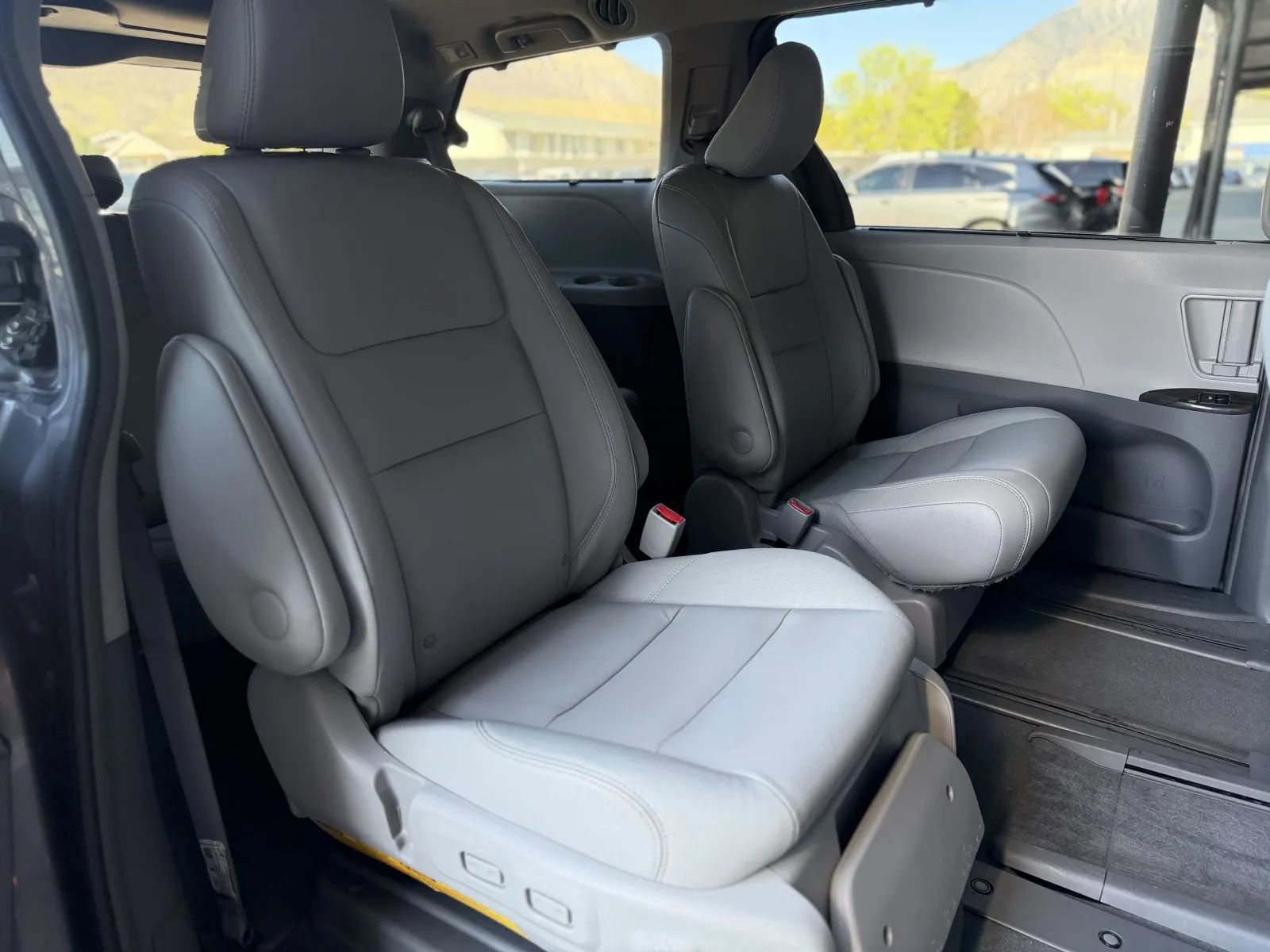 Used 2019 Toyota Sienna XLE w/ XLE Navigation Package FWD image 23