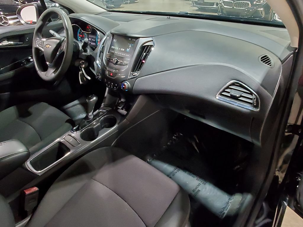 Used 2017 Chevrolet Cruze LT FWD image 14