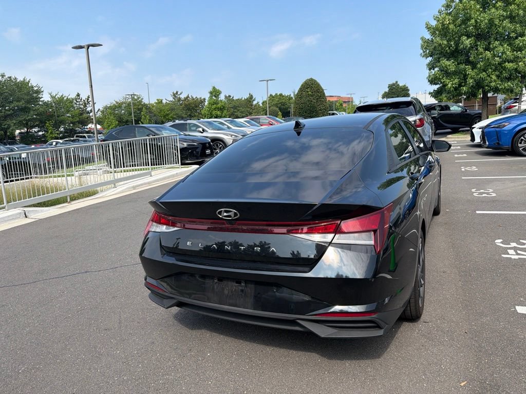 Used 2023 Hyundai Elantra SEL w/ Convenience Package FWD image 10