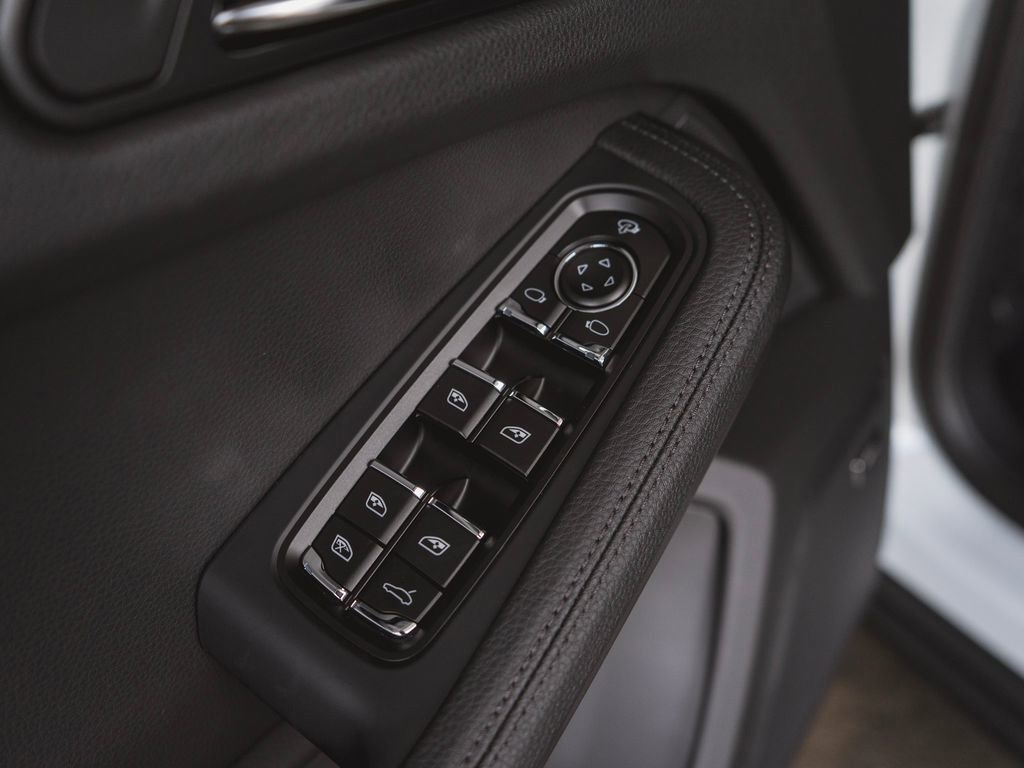 New 2025 Porsche Macan image 30