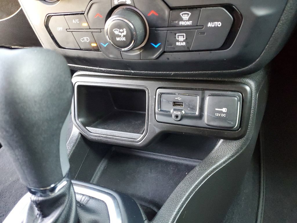 Used 2021 Jeep Renegade Latitude FWD image 29