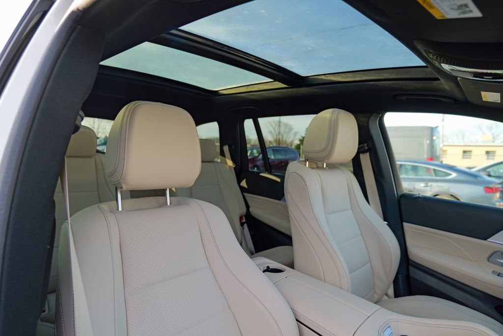Used 2025 Mercedes-Benz GLS 450 4MATIC image 44