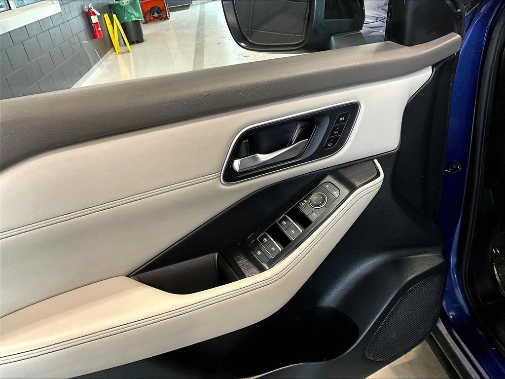 Used 2021 Nissan Rogue SL w/ Premium Package image 10