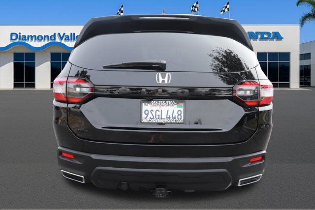 Used 2025 Honda Pilot Sport image 5